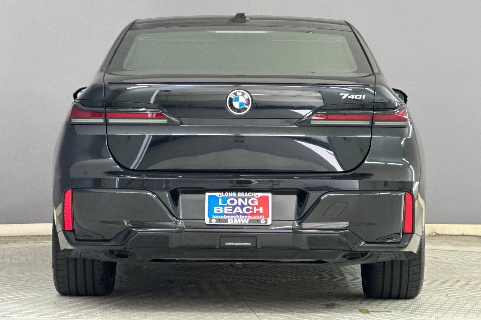 Used 2023 BMW 740i image 9
