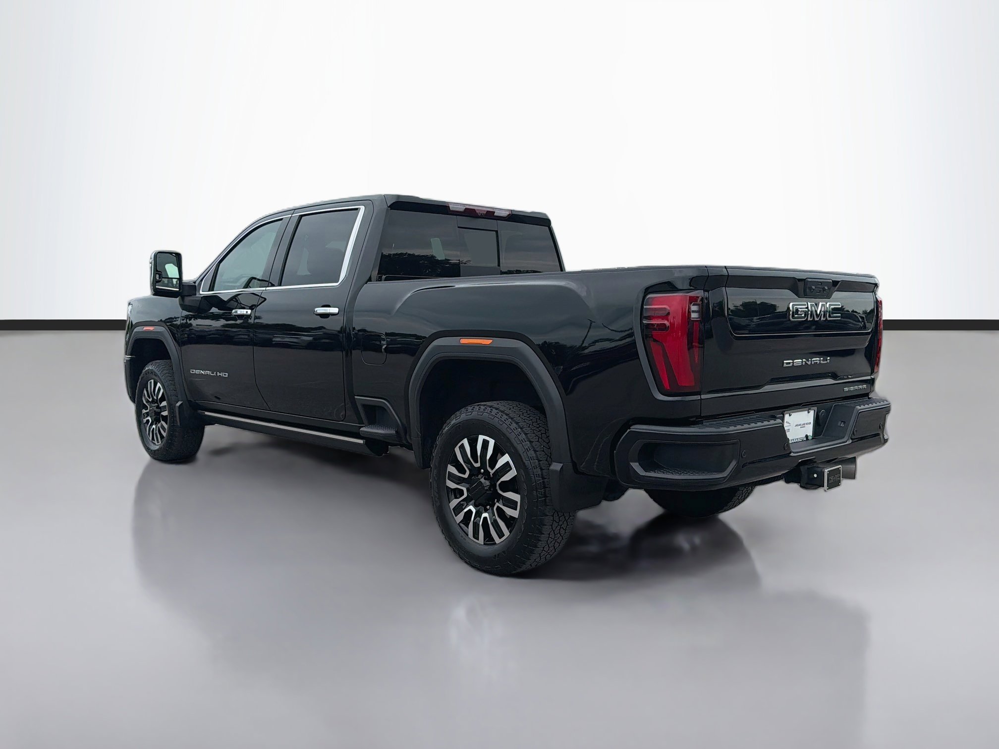 Used 2024 GMC Sierra 3500 Denali Ultimate AWD/4WD image 3