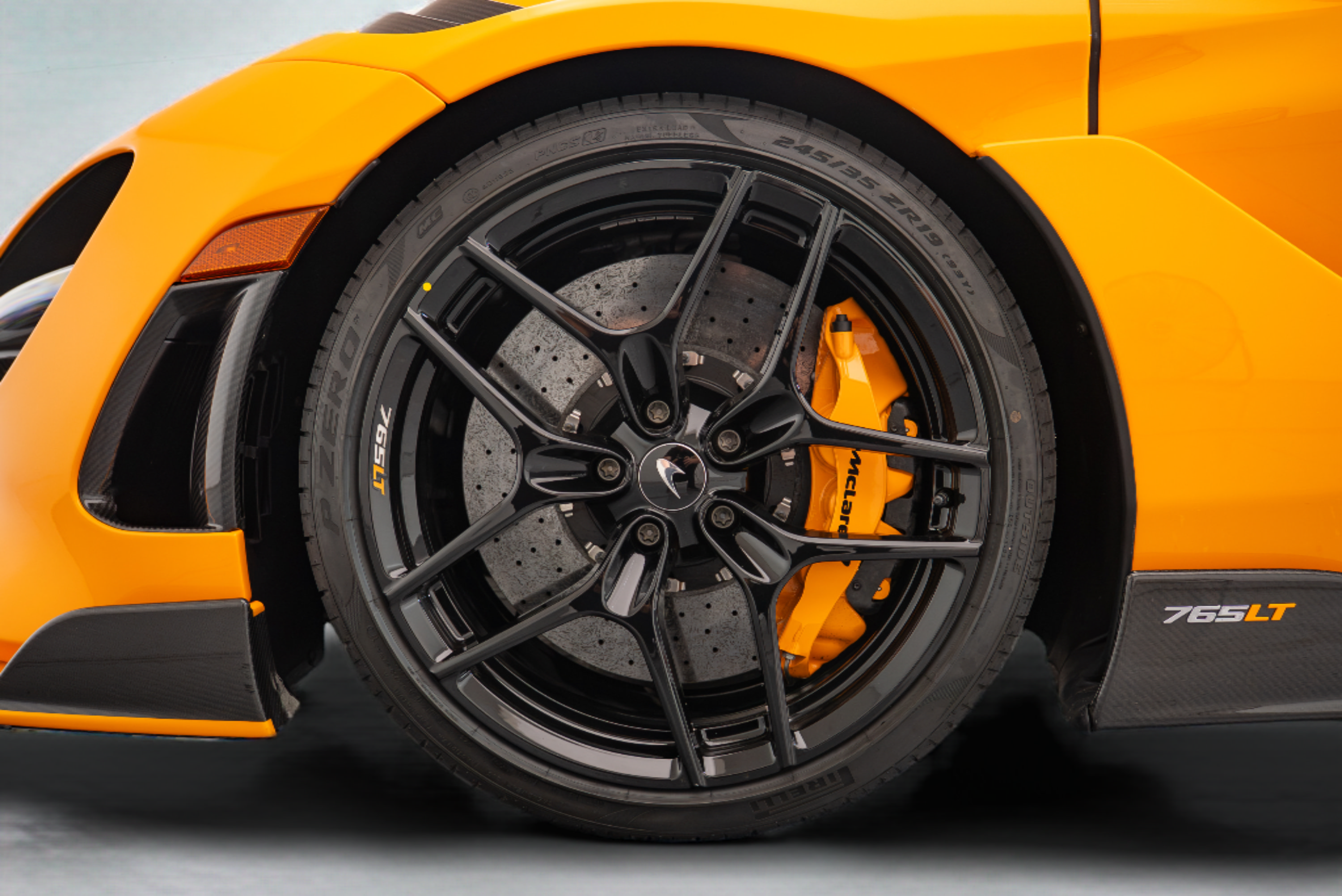 Used 2022 McLaren 765LT RWD image 27
