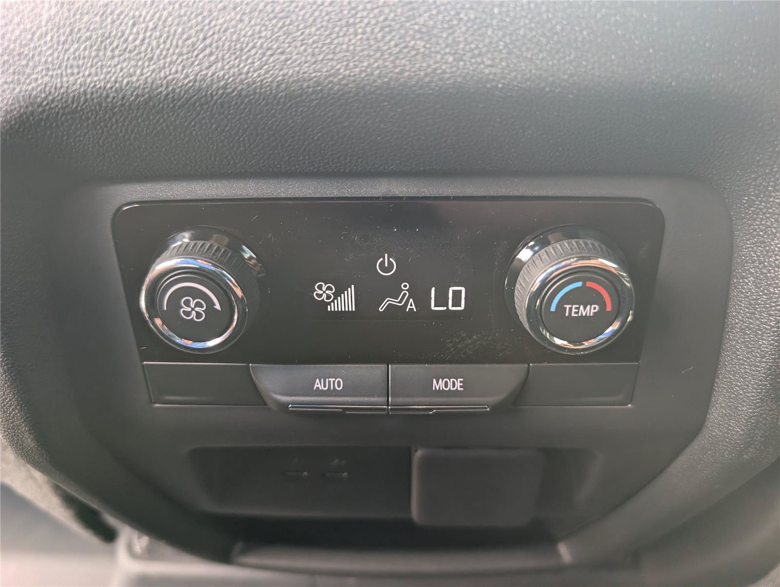 New 2026 Chevrolet Traverse LT w/ Driver Confidence Package FWD image 34