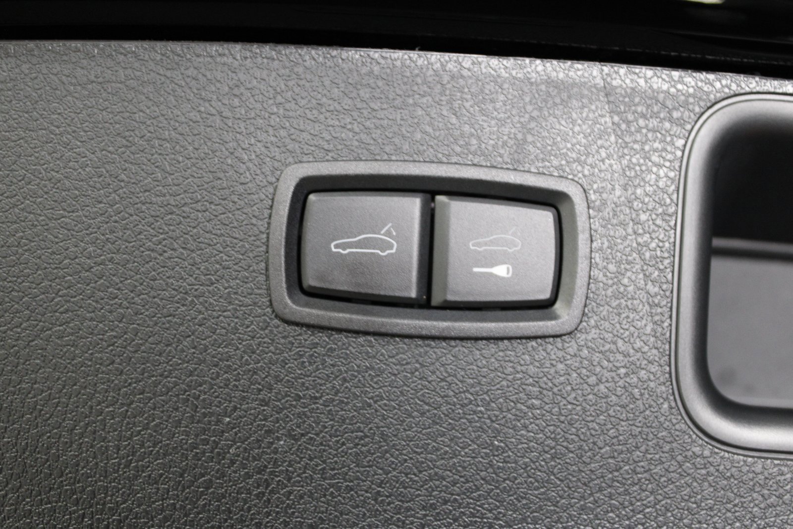 Certified 2025 Porsche Macan image 18