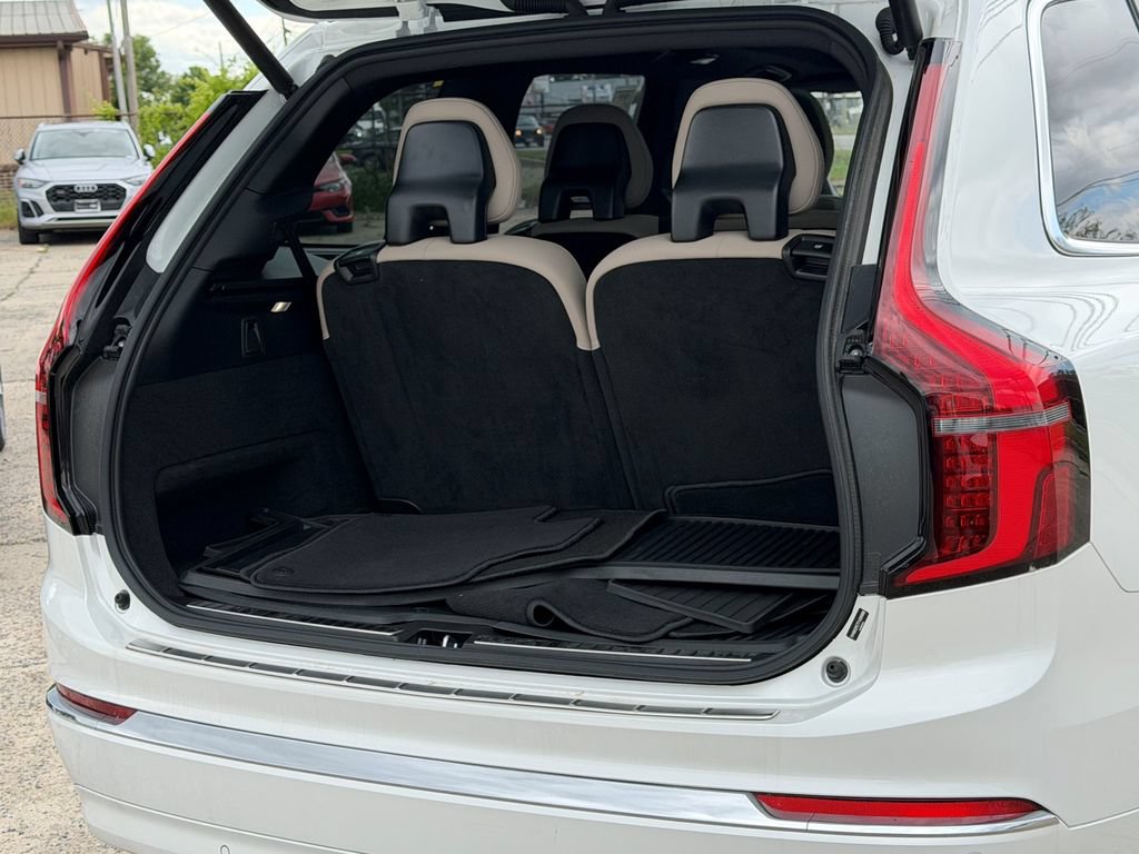 New 2026 Volvo XC90 B6 Plus w/ Protection Package Premier AWD/4WD image 13