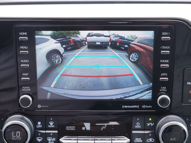 Used 2021 Toyota Highlander XLE AWD/4WD image 17