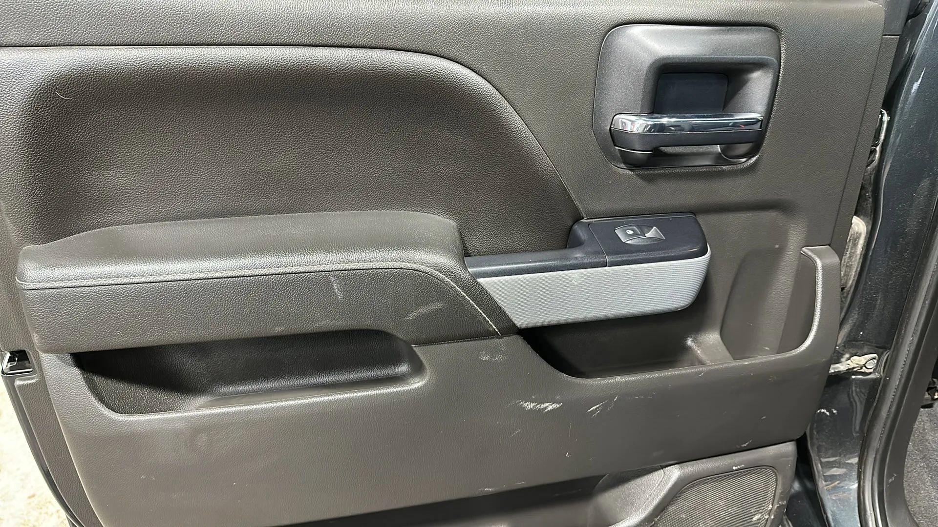 Used 2018 Chevrolet Silverado 1500 LT w/ All Star Edition AWD/4WD image 21