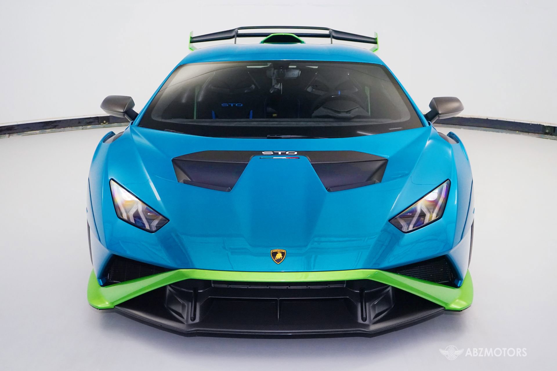 Used 2022 Lamborghini Huracan STO image 3