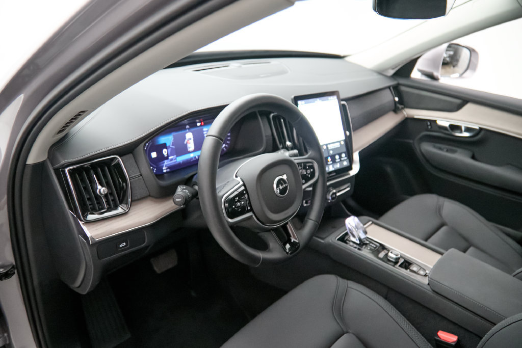 New 2026 Volvo XC90 B6 Plus w/ Protection Package AWD/4WD image 13
