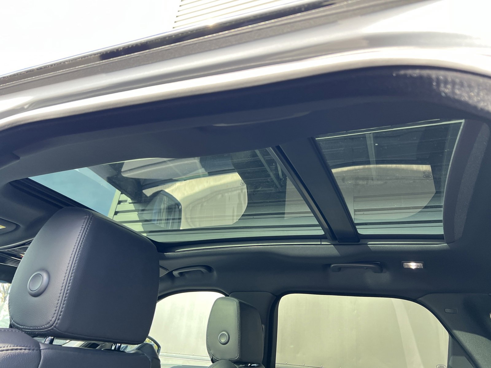 New 2025 Land Rover Range Rover Velar Dynamic SE image 13