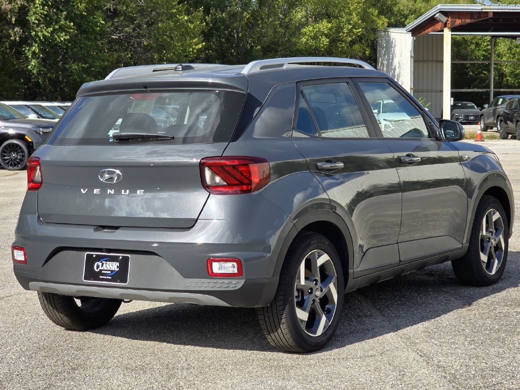 Used 2026 Hyundai Venue SEL FWD image 4