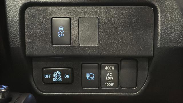 Used 2022 Toyota Tacoma TRD Off-Road AWD/4WD image 17