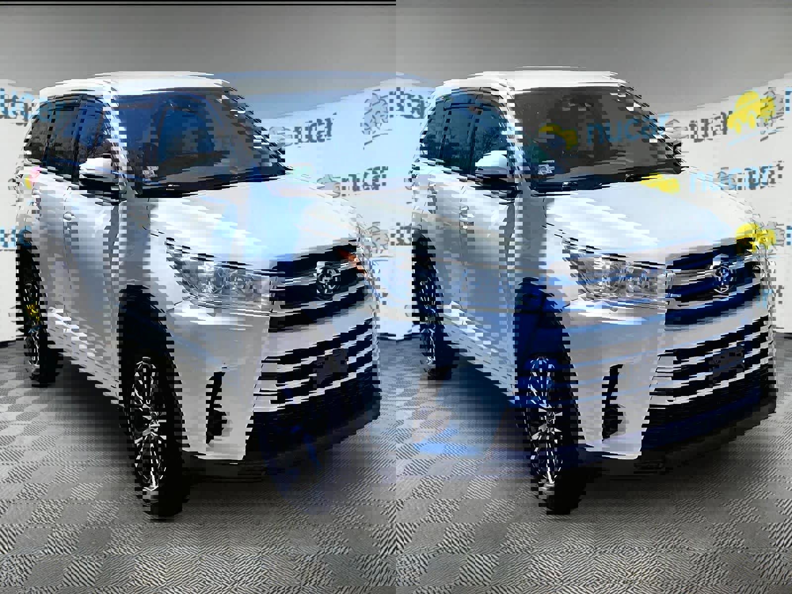 Used 2018 Toyota Highlander LE AWD/4WD image 1