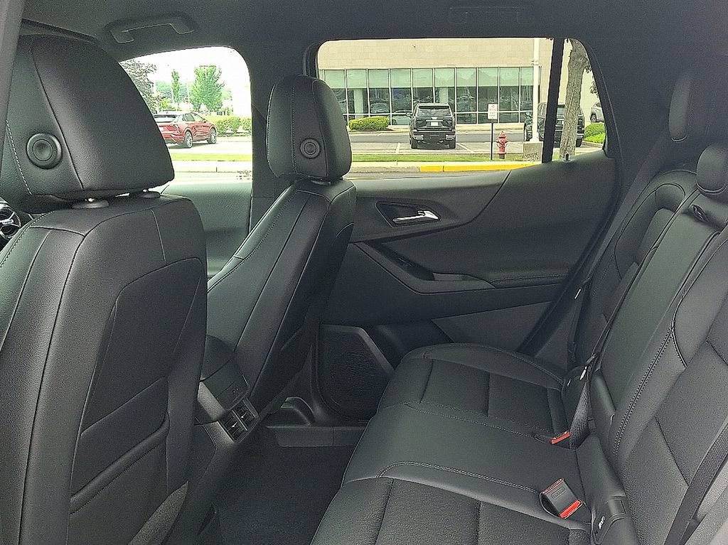 New 2027 Chevrolet Equinox LT w/ Convenience Package II FWD image 7