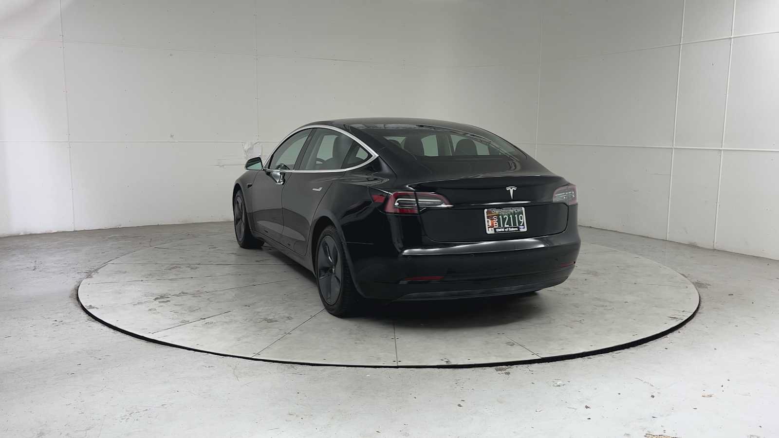 Used 2018 Tesla Model 3 Long Range RWD image 3