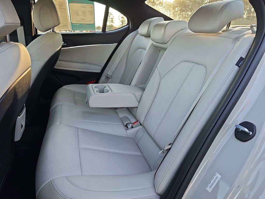 Used 2025 Genesis G70 2.5T image 19