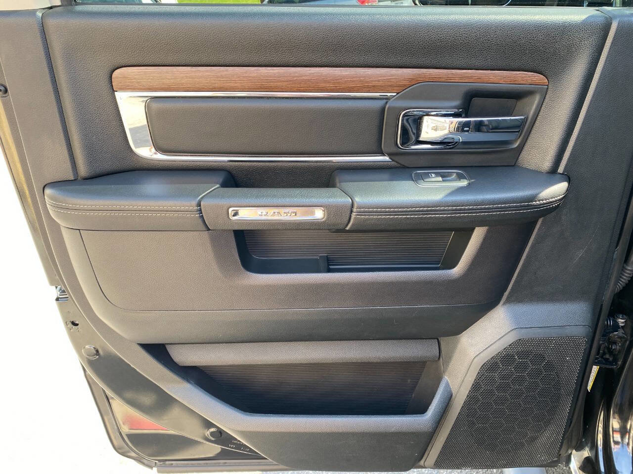Used 2016 RAM 1500 Laramie AWD/4WD image 23
