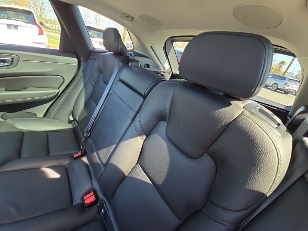 Used 2020 Volvo XC60 T5 Inscription w/ Protection Package Premier image 6