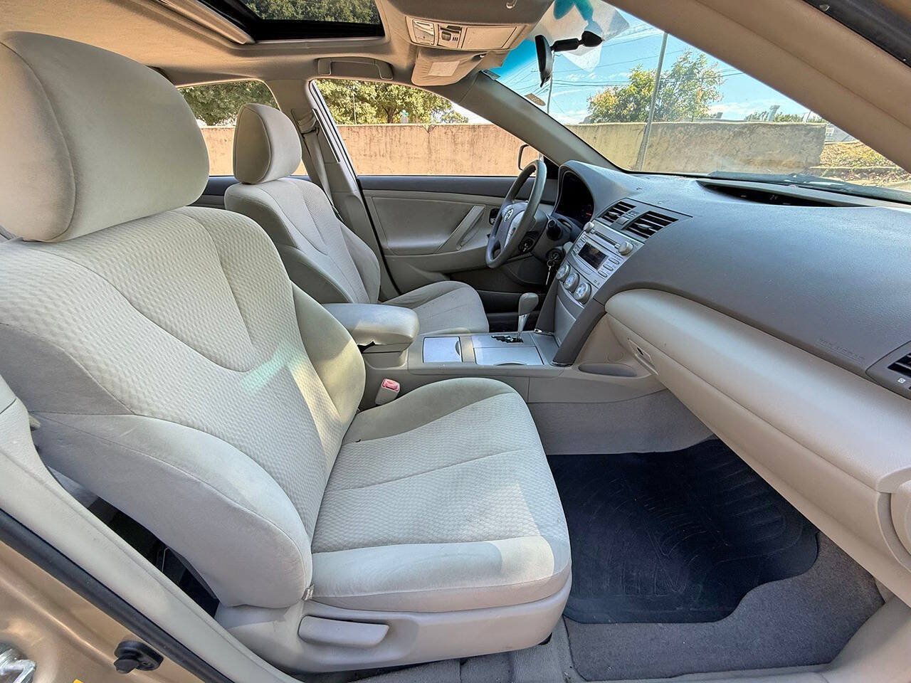 Used 2011 Toyota Camry LE w/ LE Extra-Value Pkg FWD image 17