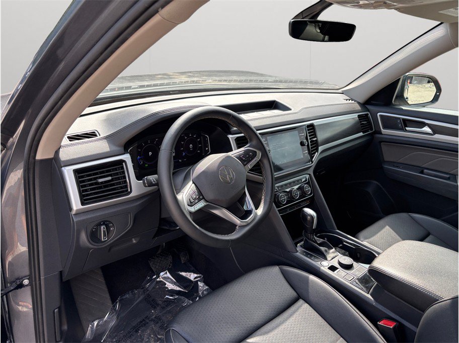 Used 2023 Volkswagen Atlas SE w/ Panoramic Sunroof Package AWD/4WD image 6