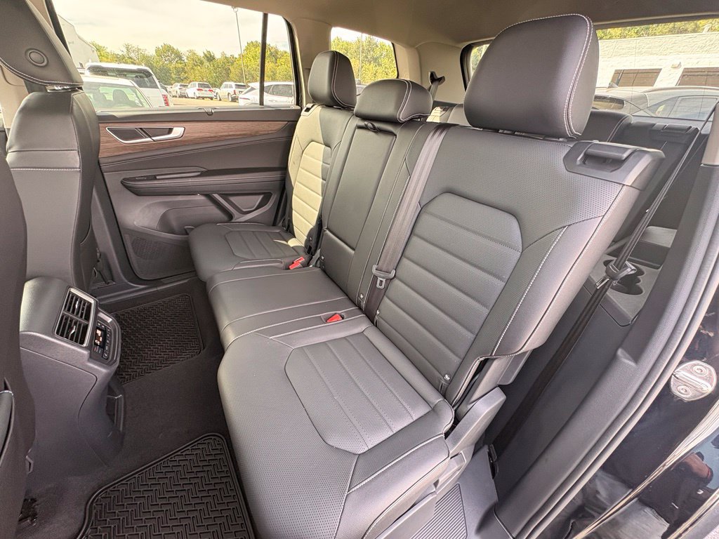 Used 2025 Volkswagen Atlas SEL AWD/4WD image 27