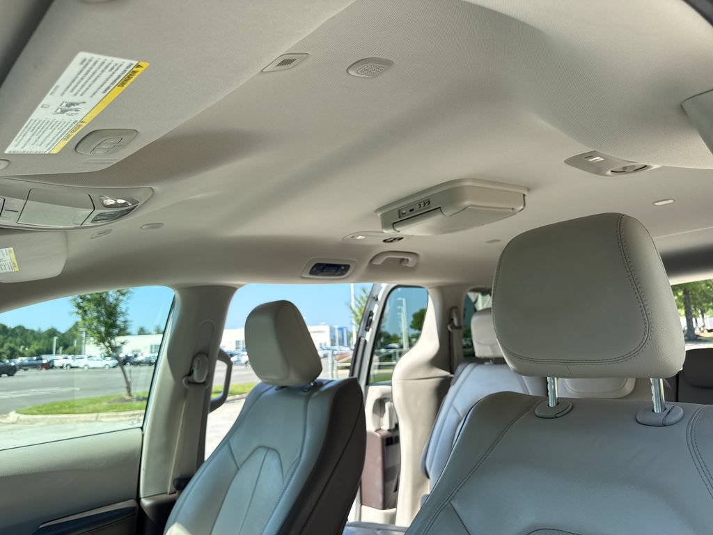 Used 2019 Chrysler Pacifica Touring-L w/ Advanced Safetytec Group FWD image 30