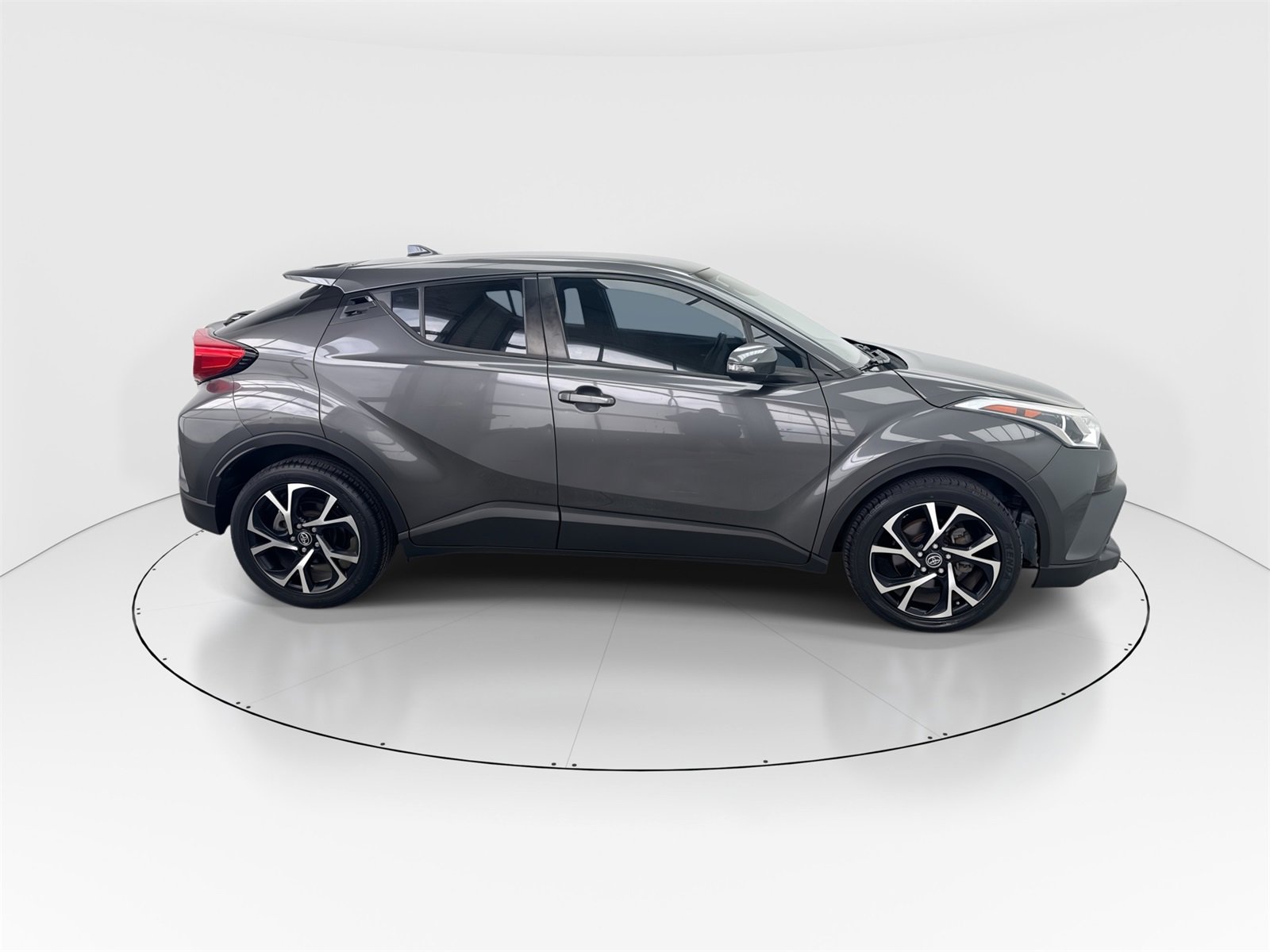 Used 2018 Toyota C-HR XLE image 9