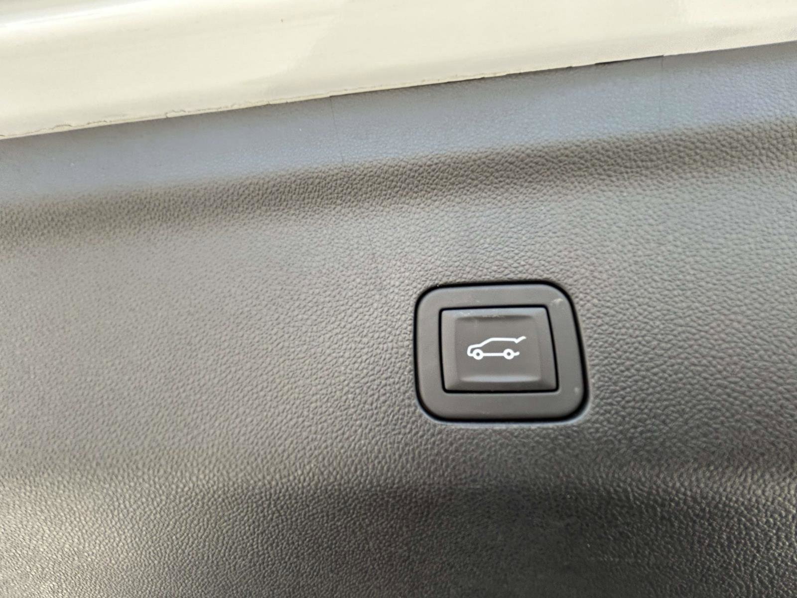 Used 2025 Chevrolet Tahoe LT AWD/4WD image 18