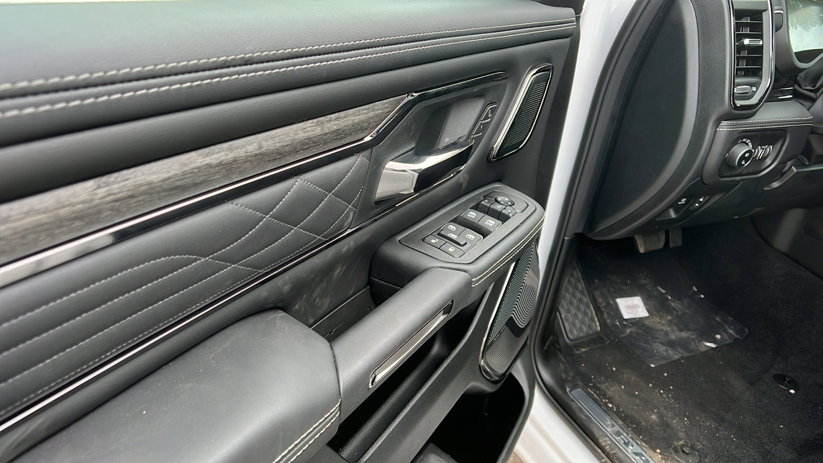 New 2026 RAM 1500 Limited AWD/4WD image 15