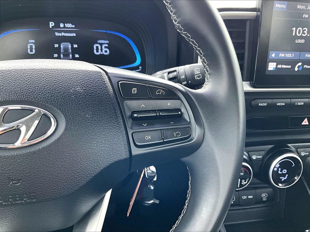 Used 2023 Hyundai Venue SEL FWD image 17