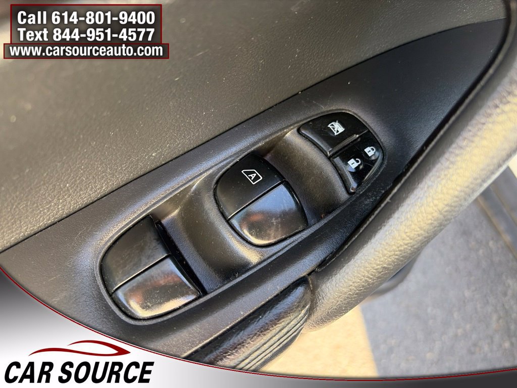 Used 2016 Nissan Rogue SV AWD/4WD image 17
