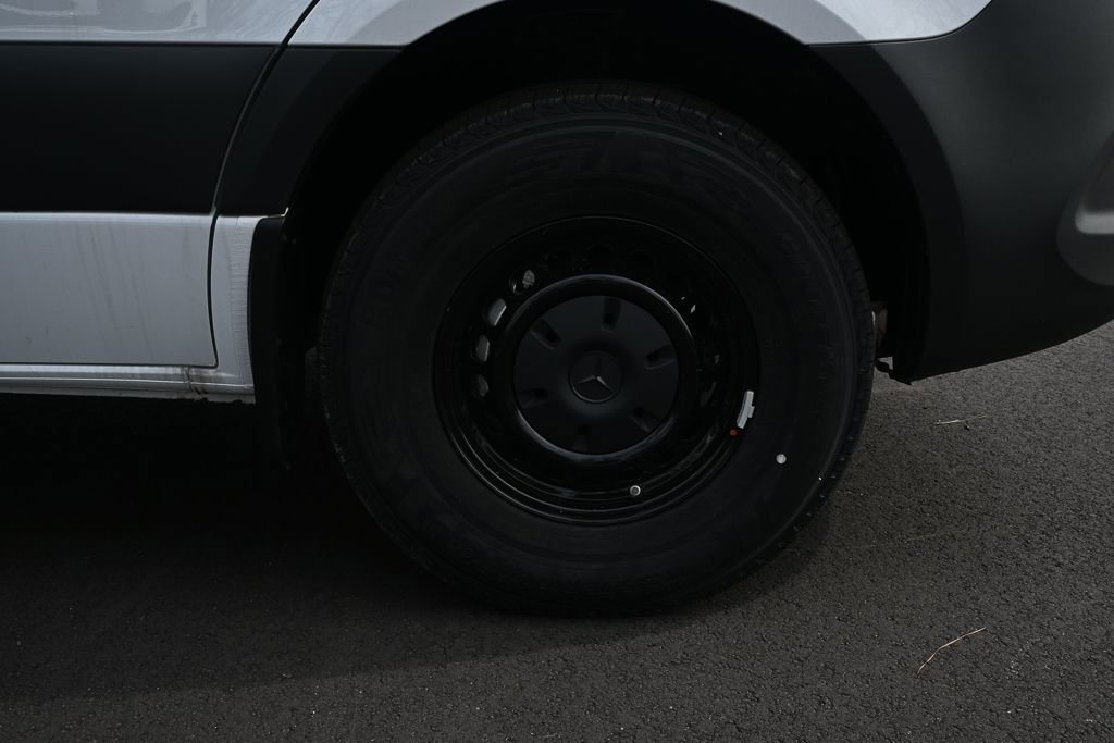 Used 2025 Mercedes-Benz Sprinter 2500 image 33