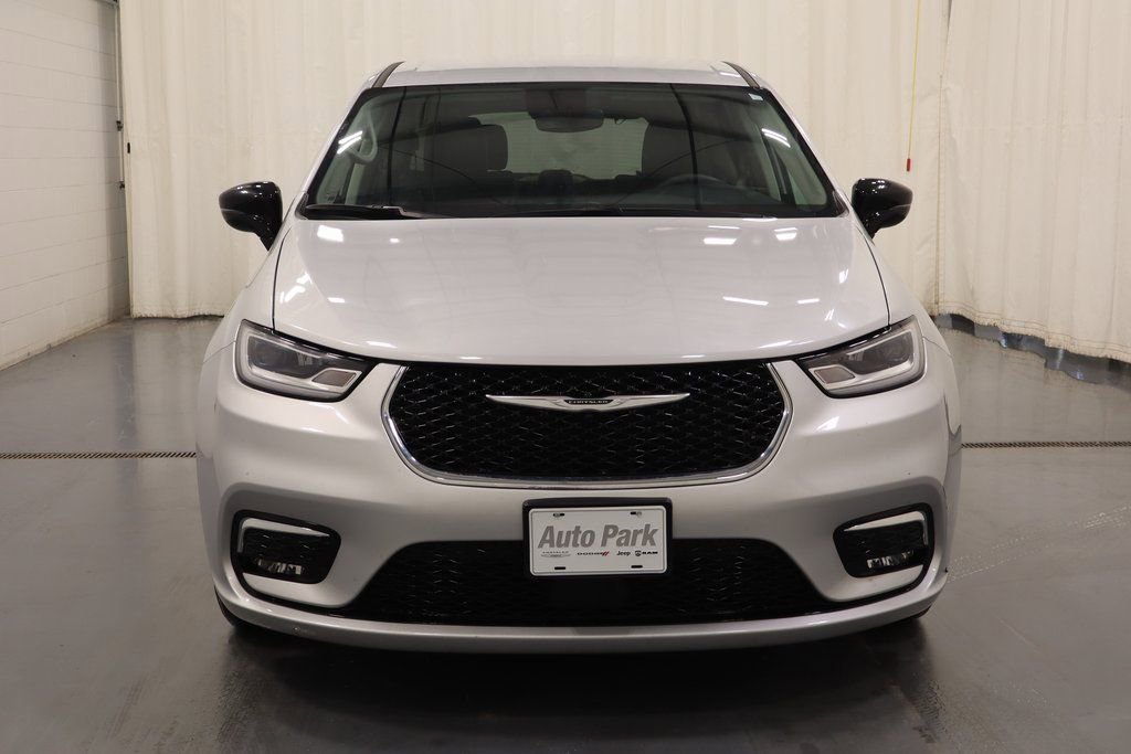 Certified 2024 Chrysler Pacifica Touring-L image 5