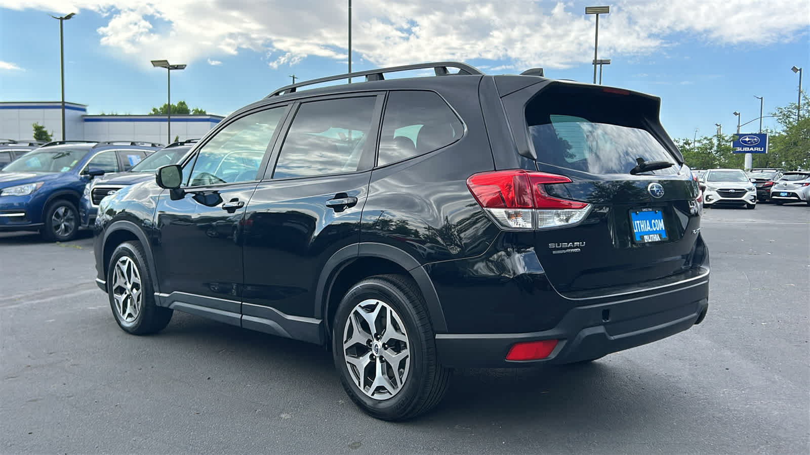 Certified 2023 Subaru Forester Premium AWD/4WD image 8