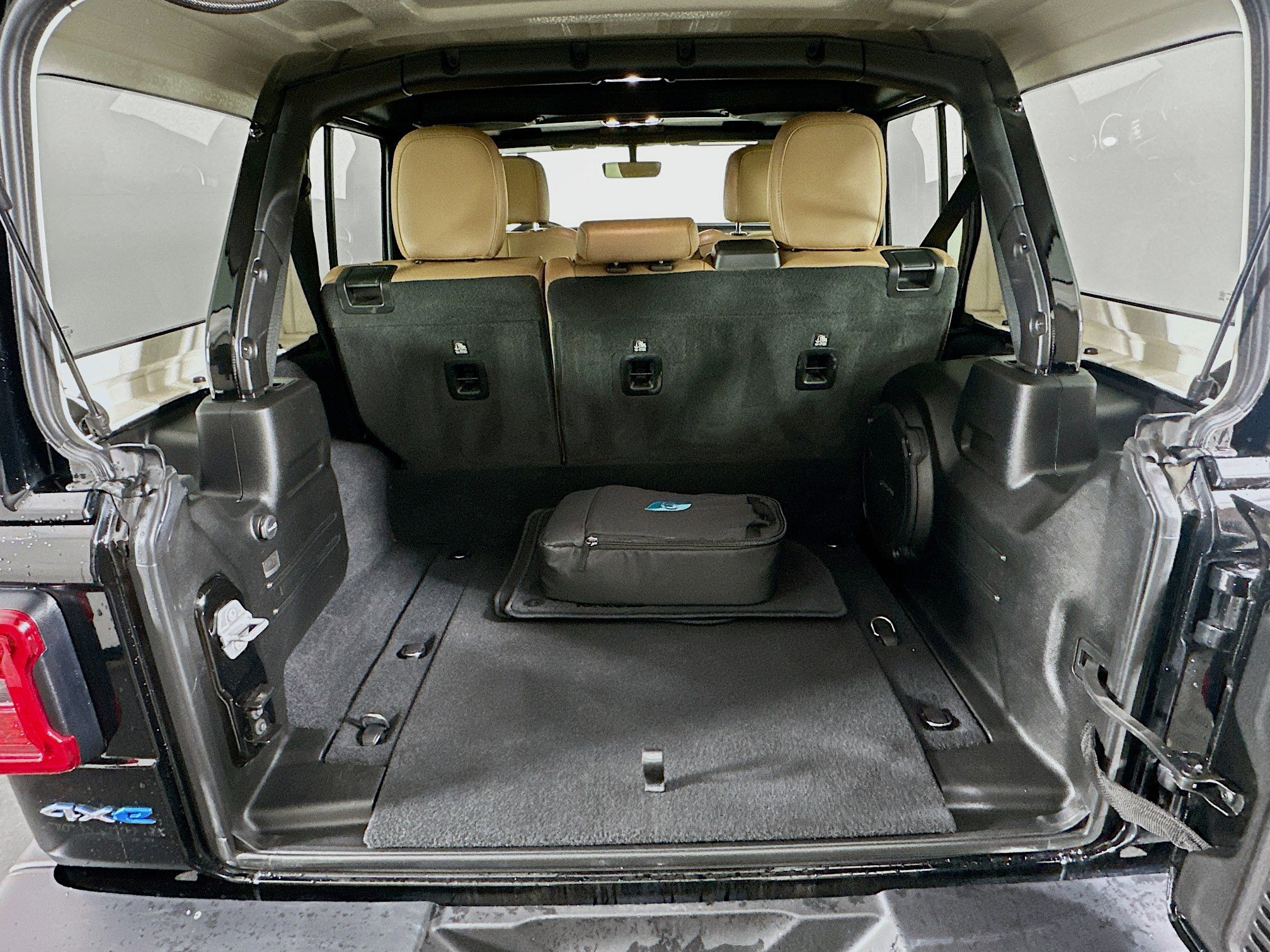 Used 2022 Jeep Wrangler Sahara w/ Cold Weather Group image 28