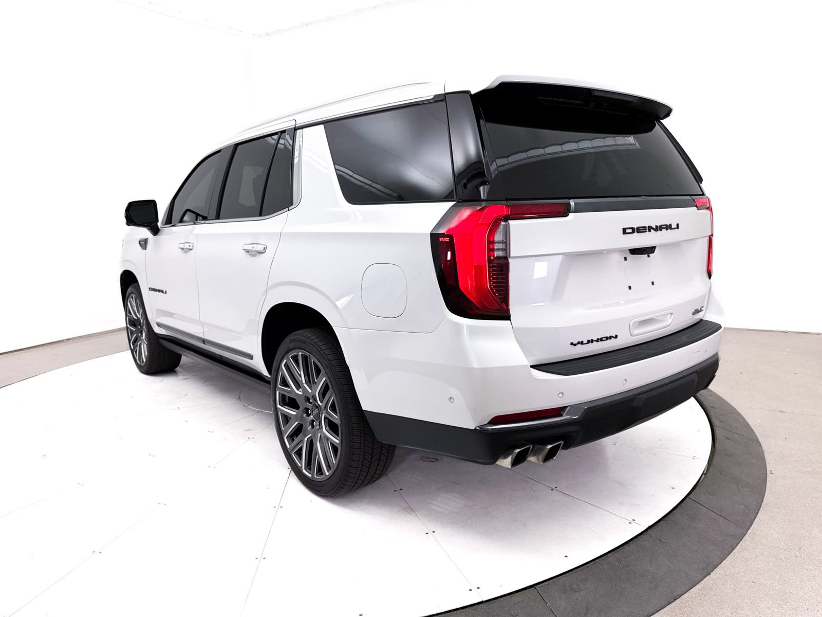 Used 2025 GMC Yukon Denali Ultimate AWD/4WD image 32