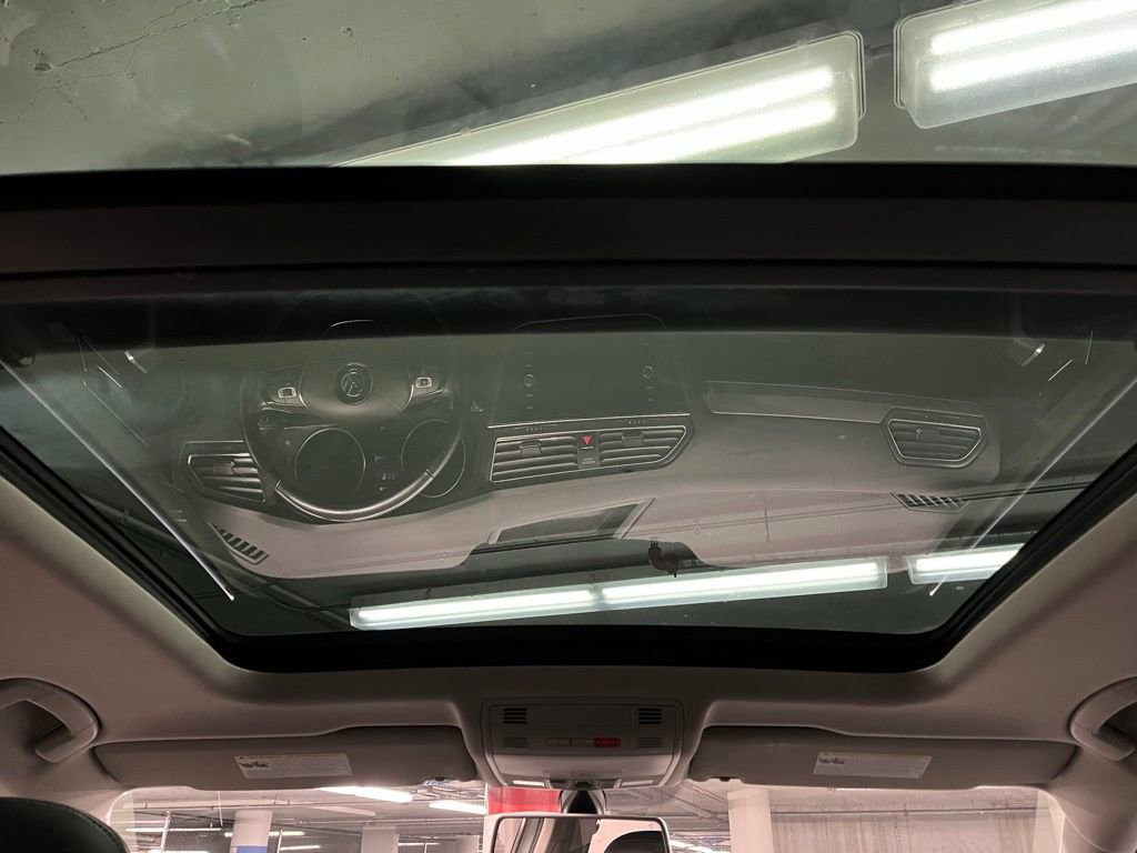 Used 2018 Volkswagen Tiguan SE w/ Panoramic Sunroof Package image 9