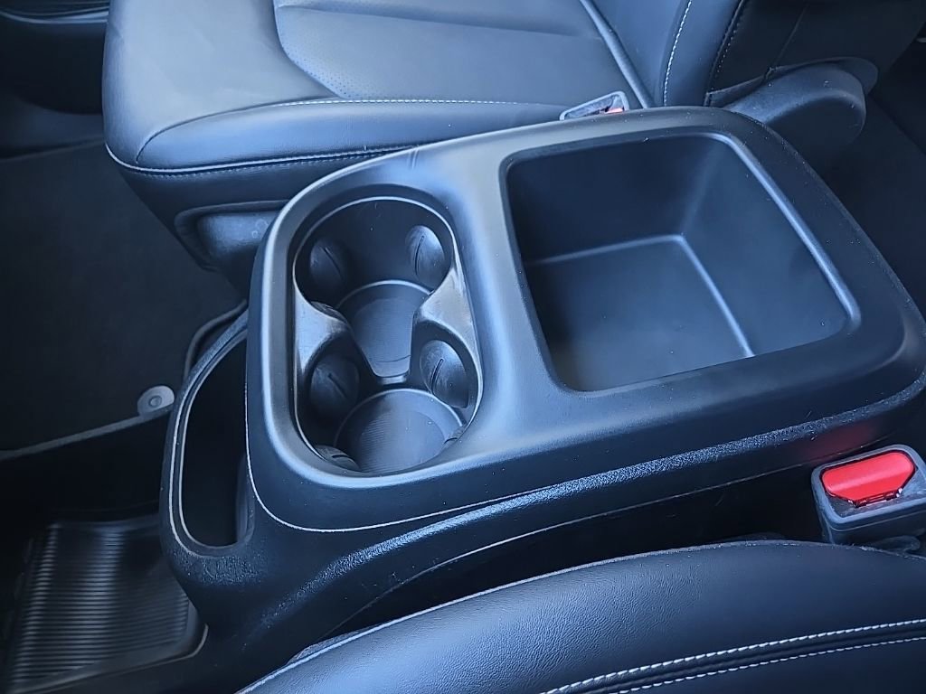 Used 2025 Chrysler Pacifica Select image 59