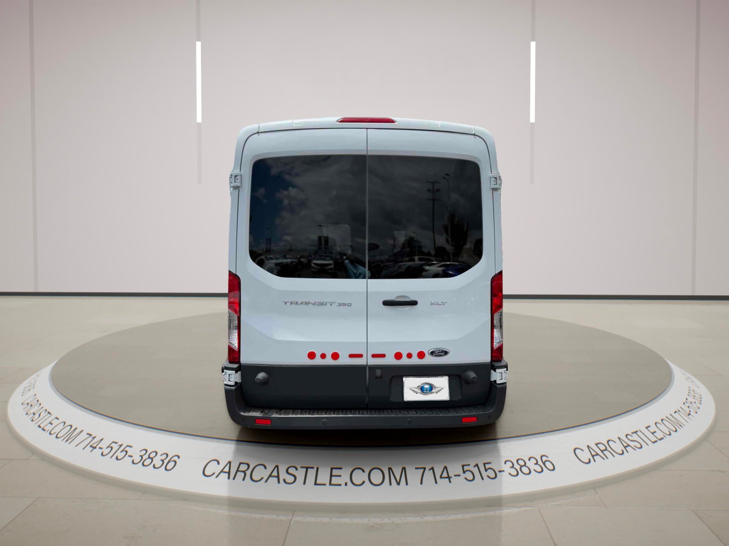 Used 2017 Ford Transit 350 XLT RWD image 4