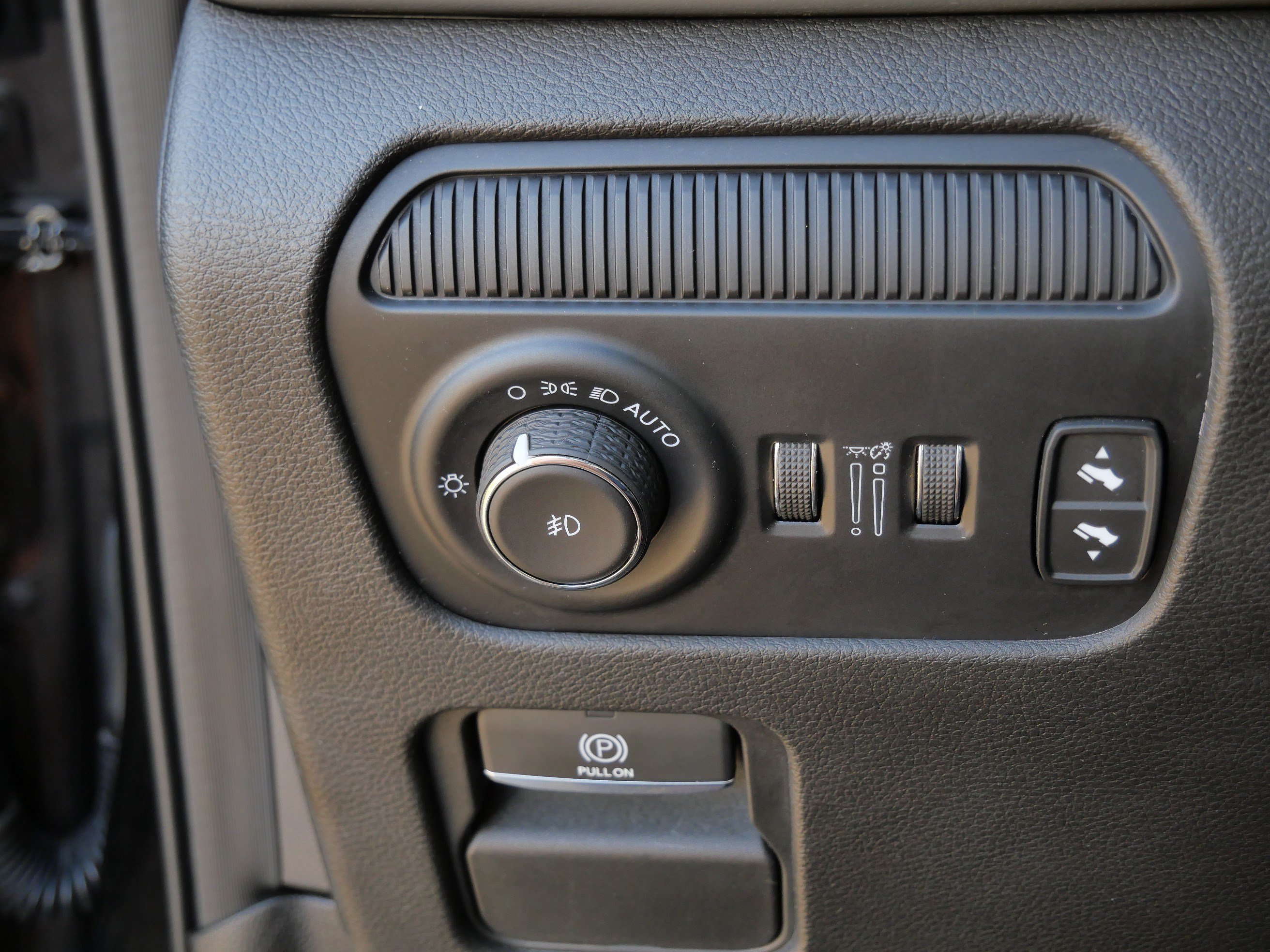 Used 2024 Jeep Wagoneer L Series II AWD/4WD image 26