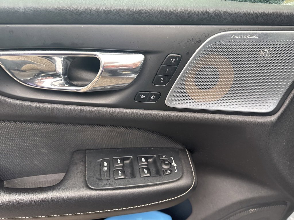 Used 2019 Volvo S60 T6 R-Design image 8