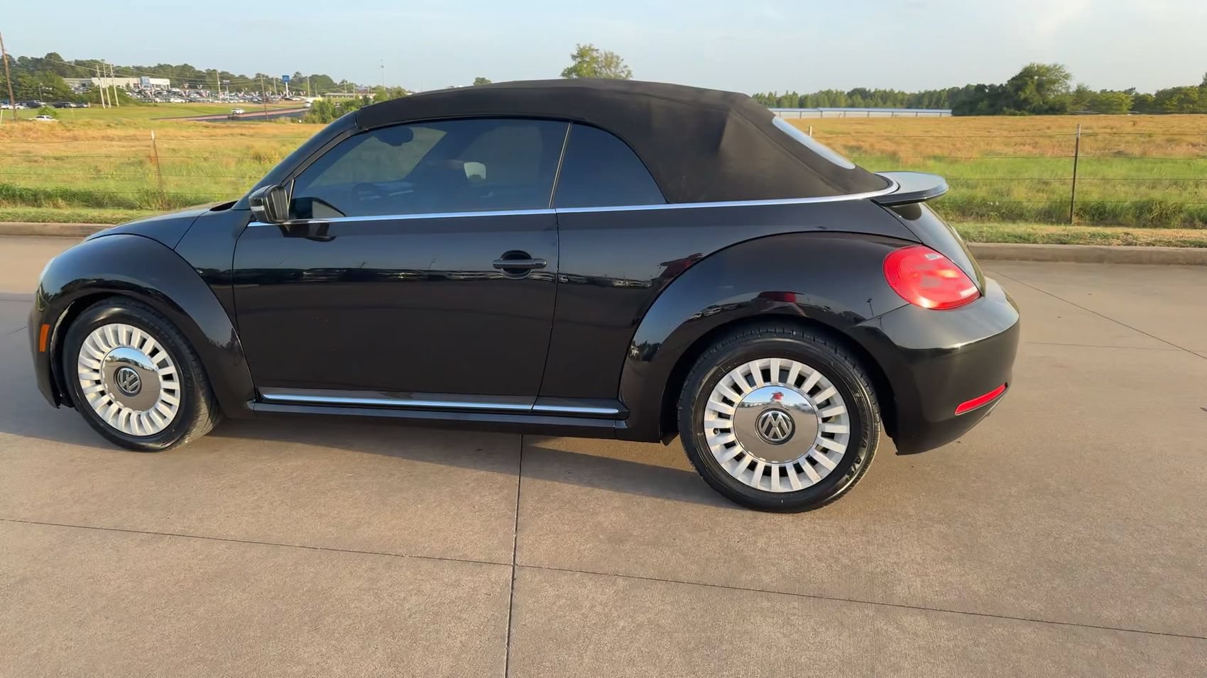 Used 2016 Volkswagen Beetle 1.8T S FWD image 5