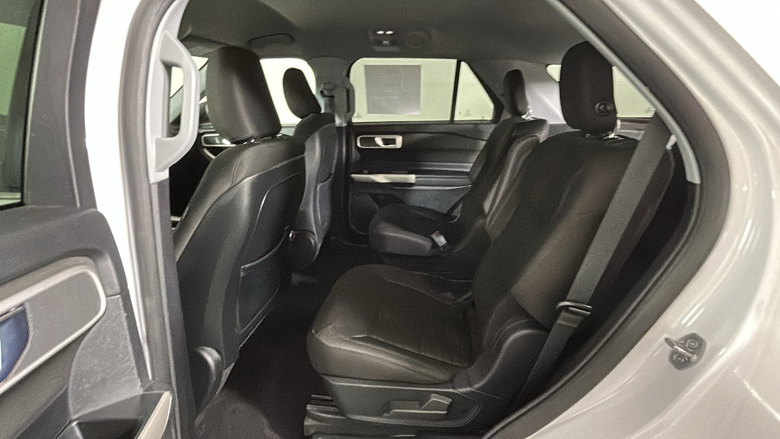 Used 2020 Ford Explorer XLT w/ Comfort Package AWD/4WD image 32
