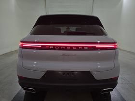 Used 2025 Porsche Cayenne E-Hybrid w/ Premium Package Plus AWD/4WD image 7
