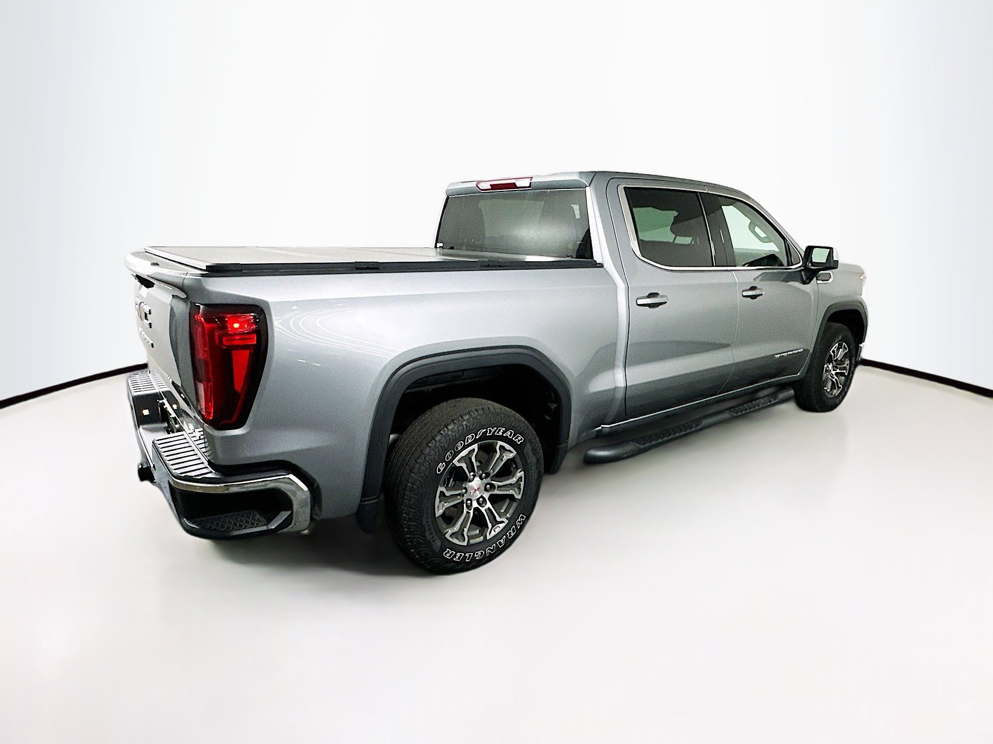 Used 2023 GMC Sierra 1500 SLE image 9