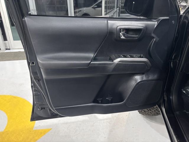 Used 2019 Toyota Tacoma TRD Off-Road w/ Technology Package image 12