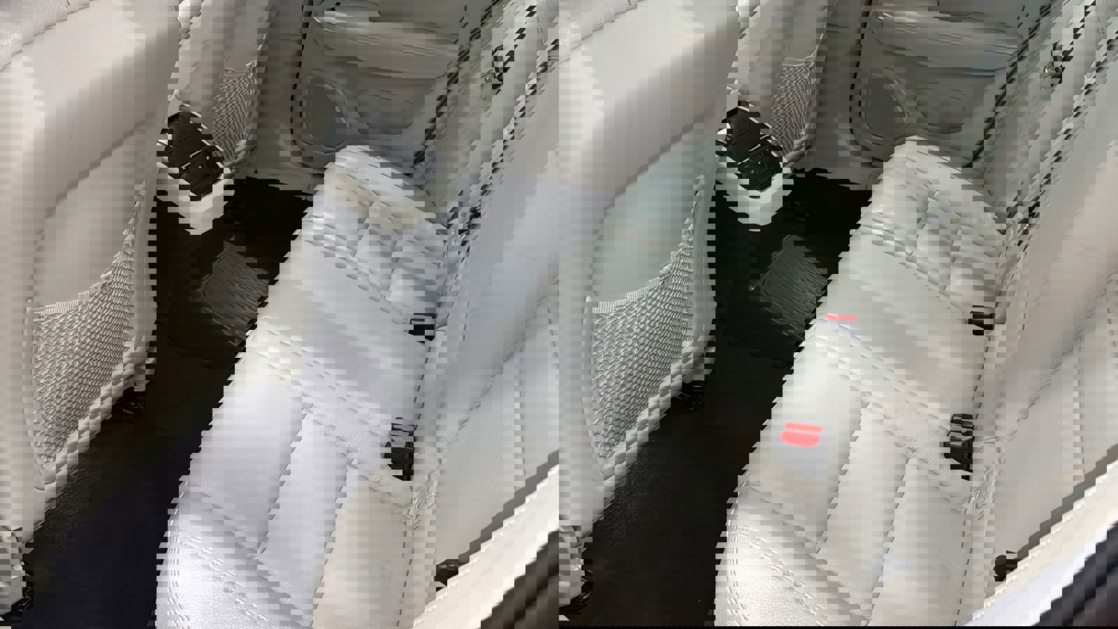 Certified 2024 Volvo S60 T8 Ultimate image 28