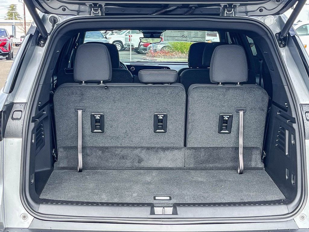 New 2026 Chevrolet Traverse LT w/ Enhanced Driving Package image 24