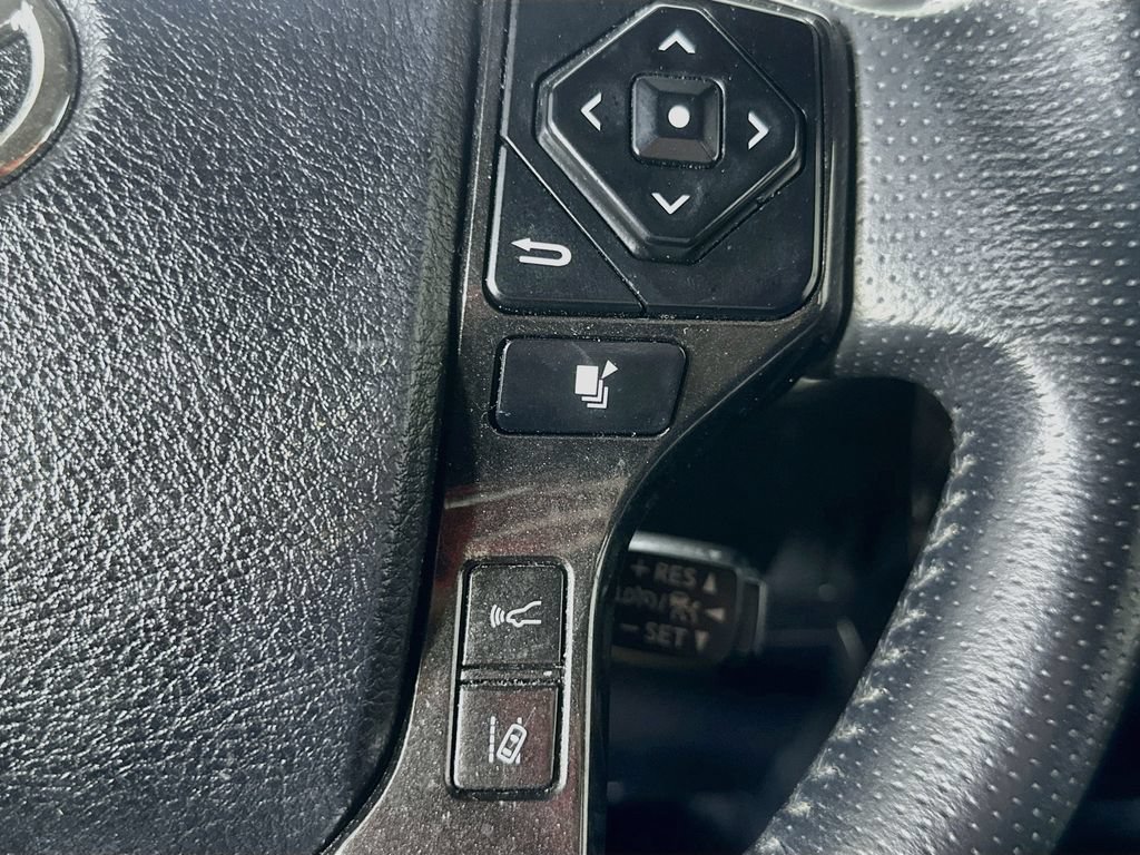 Used 2022 Toyota 4Runner TRD Off-Road Premium AWD/4WD image 25