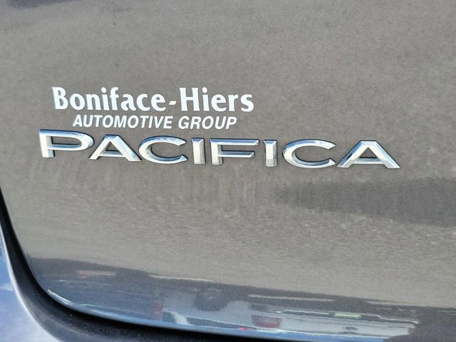 Used 2023 Chrysler Pacifica Touring-L w/ Uconnect Theater Family Group image 8