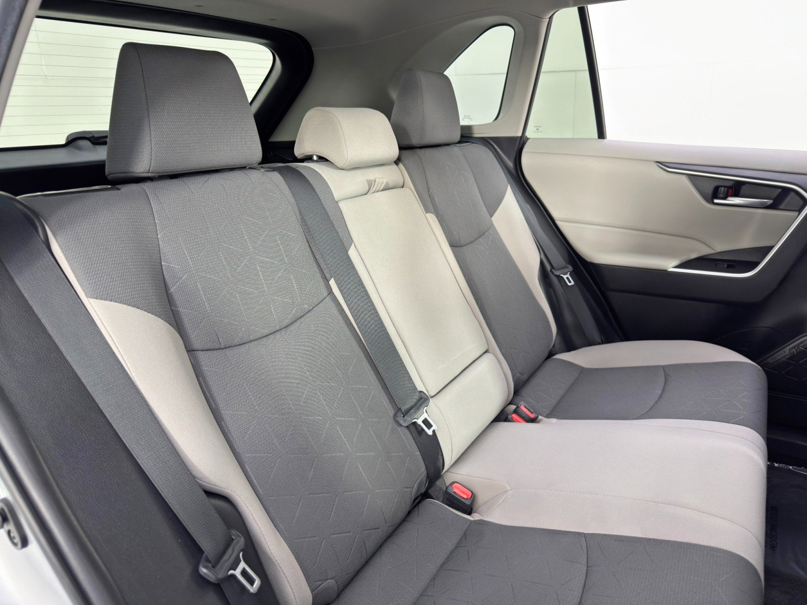 Used 2022 Toyota RAV4 XLE image 34