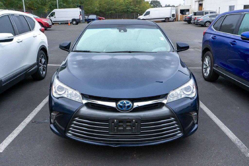 Used 2017 Toyota Camry XLE FWD image 2