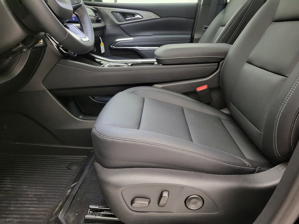 New 2026 Chevrolet Traverse LT w/ Sun and Wheel Package image 3